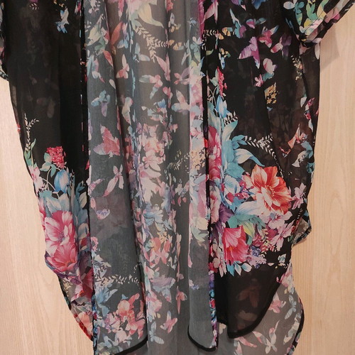 Kimono used with floral pattern, size M