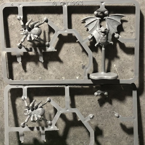 Warhammer Fantasy 90s bats and spiders on original sprue