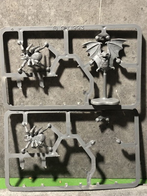Warhammer Fantasy 90s bats and spiders on original sprue