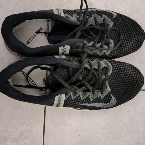 Nike Metcon 45 athletic shoes used, black and white