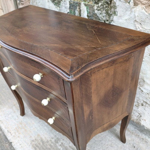 Marketeri Chest of Drawers like new with porcelain knobs
