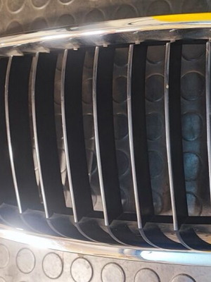 BMW Series 3 F30-F31 grille badge used chrome-black