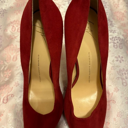 Guiseppe Zanotti shoes new with special sole, size 38.5-39