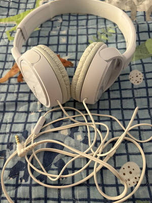 Sony MDR-ZX110AP headphones white with microphone wired like new