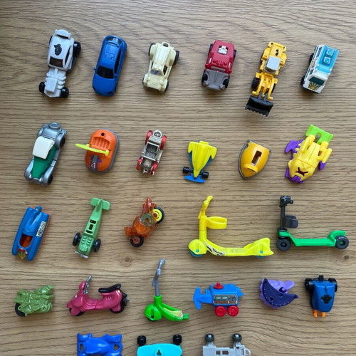 Kinder surprise Vehicles used figures, pack of 18 pieces