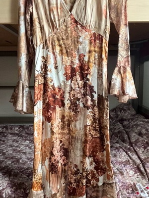 Novel dress Nidodileda like new, floral long sleeve