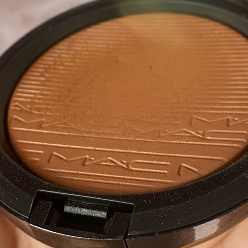MAC Extra Dimension Bronzing Powder Delphic like new