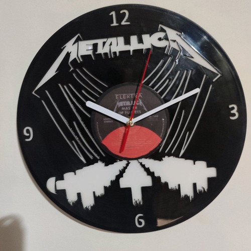 Wall clock made from a Metallica – Master Of Puppets vinyl record