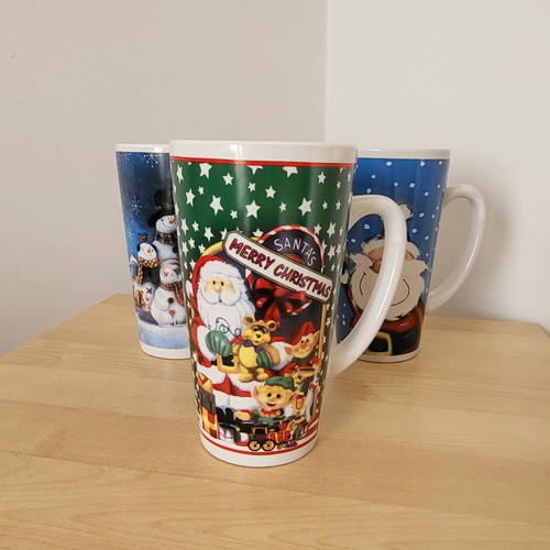 Set of 7 used Christmas mugs in two sizes