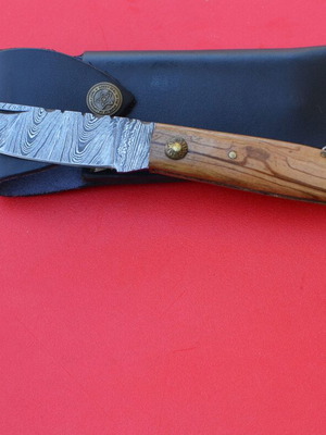 Damascus Handmade Folding Knife Olive Wood Handle New