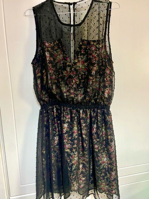 Μαύρο φόρεμα Pink Woman με τούλι και floral, σαν καινούργιο, μέγεθος L