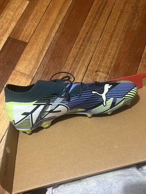 Puma football shoes like new, size 44