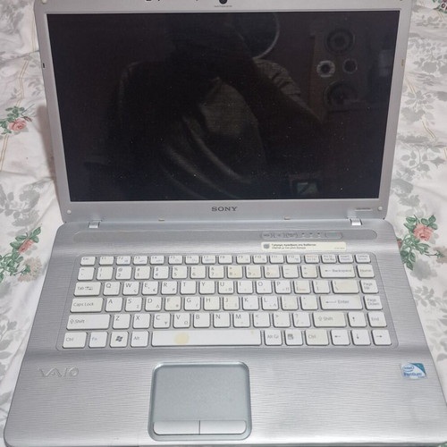 Sony Vaio PCG-7182M laptop used, screen black, no charger or memory