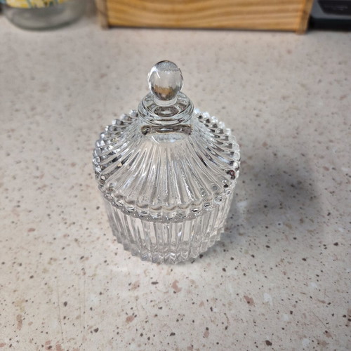 Set of 2 glass decorative jars with lid, like new