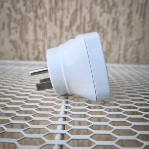 Travel adapter like new from European to US/Japan plug