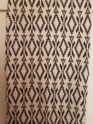 Stradivarius midi skirt like new, black and white geometric pattern