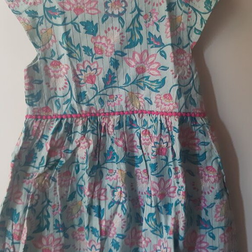 Dpam dresses like new, pack of 3 for ages 6-7, beige and green