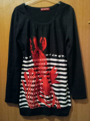 Long-Sleeve Top L Like New, Black with Red Pattern