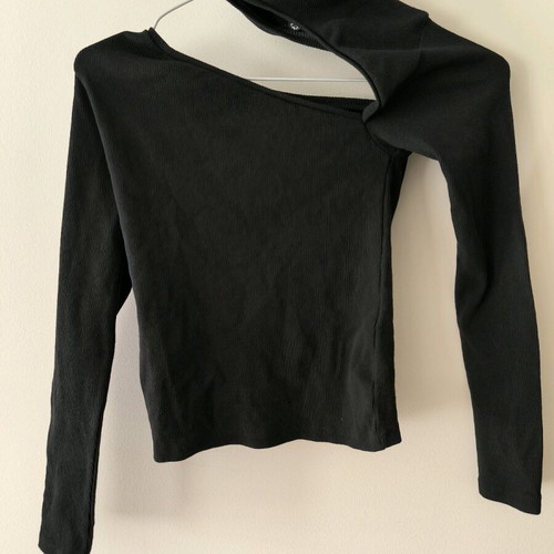 Women's long-sleeve ribbed blouse with turtleneck and shoulder cutout, new, size M