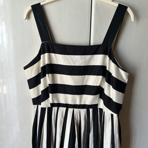 Dress No 14 / 42 like new, cotton satin fabric