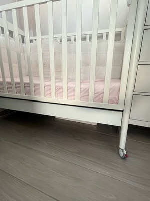 Foppapedretti Baby Cot like new with adjustable features and mattress