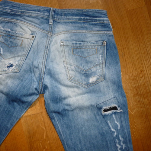 Edward jeans n27 used with rips