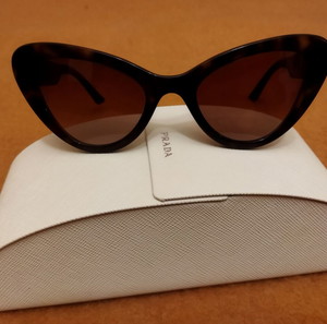 Γυαλιά ηλίου Prada
