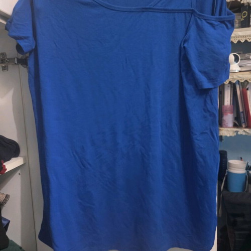 Women's blue blouse like new, size L to XL, elastic