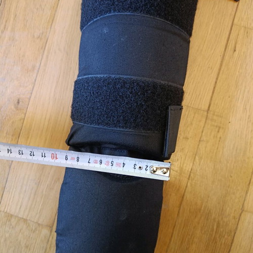 Leone shin guards like new, size Medium
