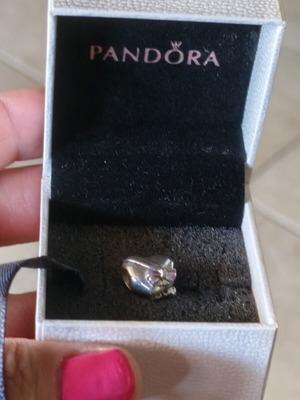 Pandora Bridesmaid Charm like new, purple bows