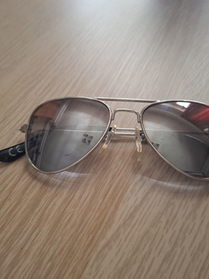 Children's sunglasses like new