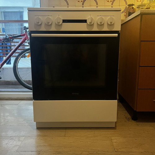 Electric stove used in excellent condition