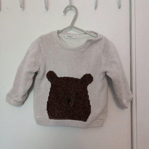 White sweater with bear 73 cm 6-9 months used, very warm