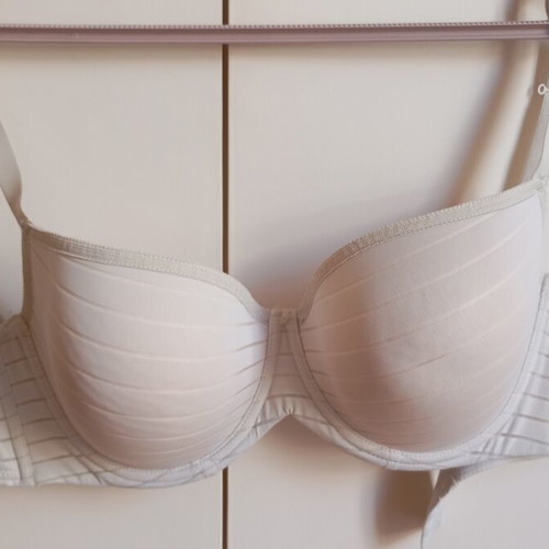 Gisela bra size 95c, like new, white, adjustable straps