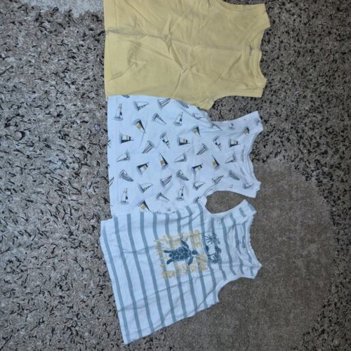 Boys' T-shirts and shorts 4 years like new
