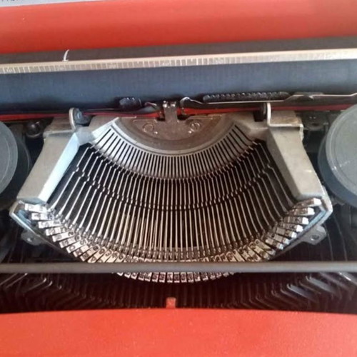 Olivetti Lettera 32 typewriter red, like new