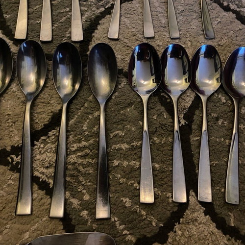 Rogers stainless steel cutlery set like new, 20 pieces