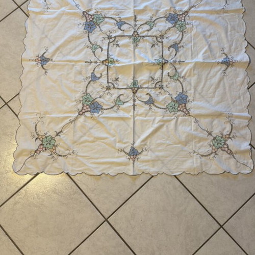 Square table linen used 102x102 cm