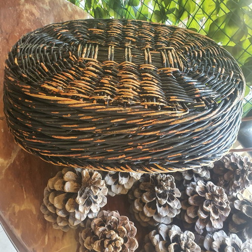 Basket with 15 pine cones
