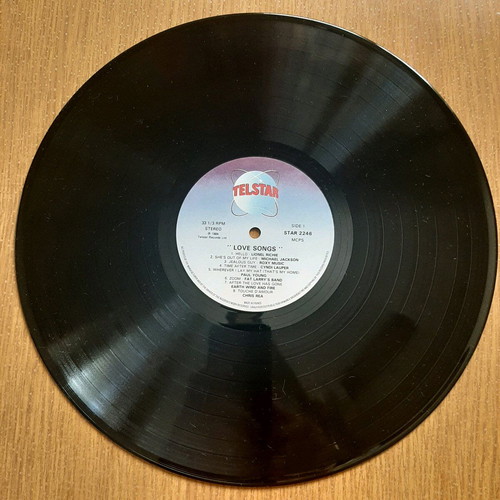 16 Classic Love Songs vinyl like new, 1984, 33 rpm