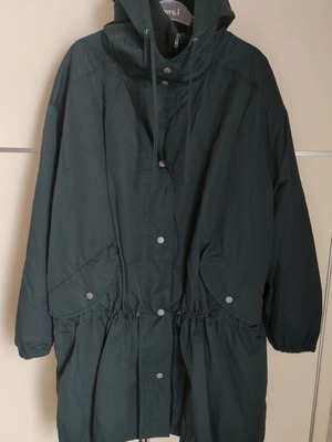 Γυναικείο parka DKNY μεταχειρισμένο, μέγεθος Medium, φαρδιά γραμμή, κυπαρισσί