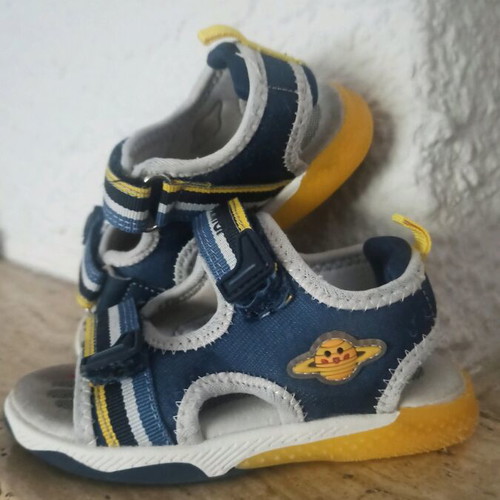Primigi sandals size 23 used with lights and planets