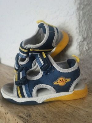 Primigi sandals size 23 used with lights and planets