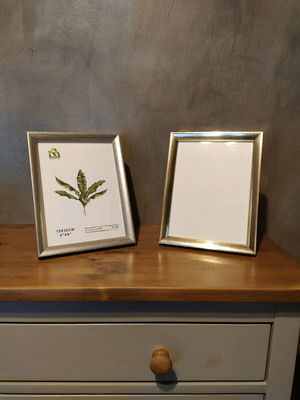 Silver photo frames 15x20 cm like new, set of 2, plastic