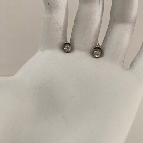 Zircon earrings used, faux silver from Accessorize
