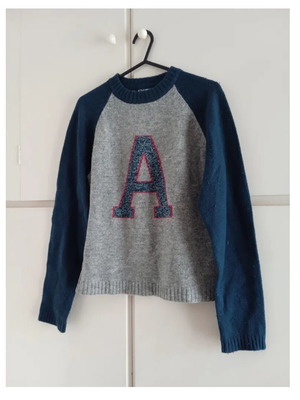 Patterned jumper like new, size small