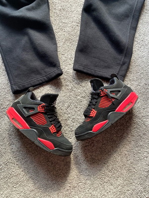 Air Jordan 4 Retro μαύρα και κόκκινα αθλητικά sneakers, νούμερο 40