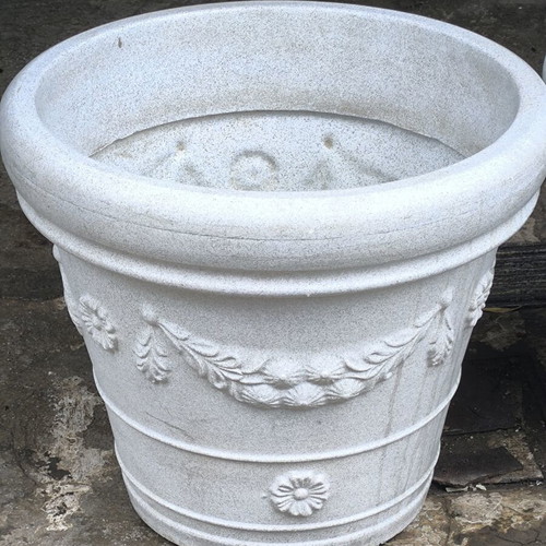 Plastic flowerpots set of 5 like new