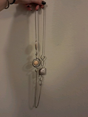 Long necklace like new with beige and white stones