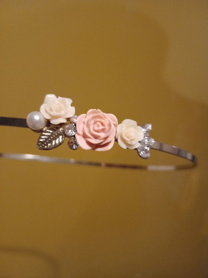 Accessorize στέκα μαλλιών από μέταλλο με πλαστικά τριαντάφυλλα και στρας καινούργια, ασημί πολύχρωμη